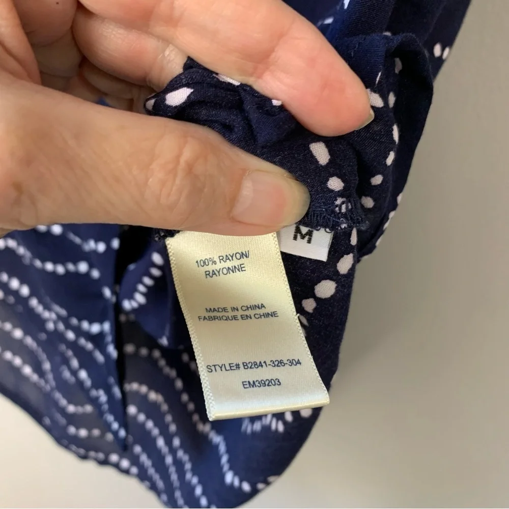 Bella Dahl navy and white polka dot rayon sleeveless button up blouse. Size M - Picture 9 of 10